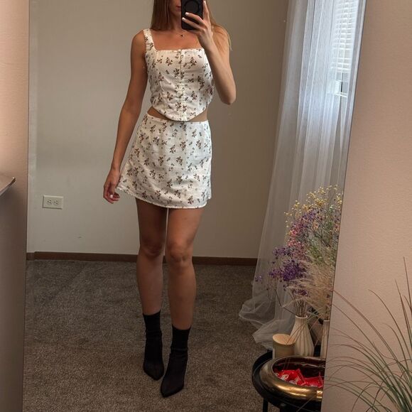 Floral White Dress - Picture 7 of 8